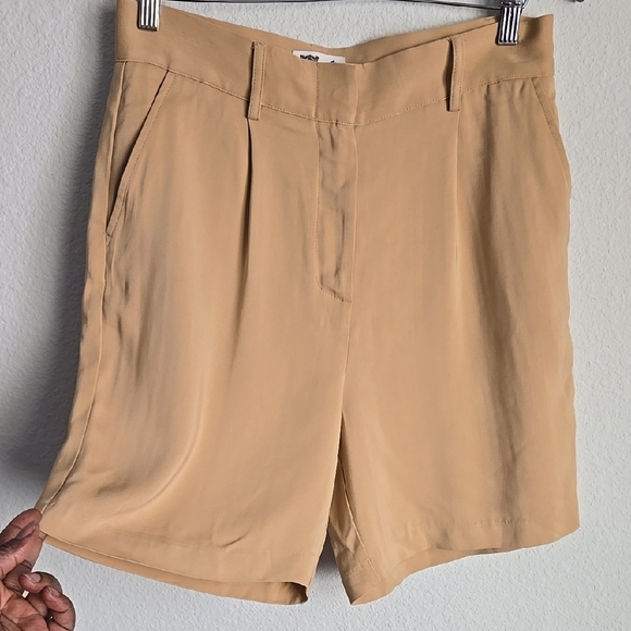 Lita By CIARA Classic Timeless Minimalist Women's Tailored High Waist Tan Shorts - Picture 2 of 12